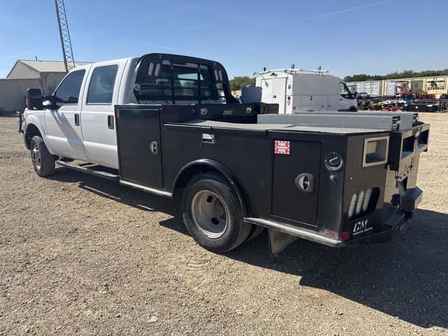 Image of Ford F-350 equipment image 2