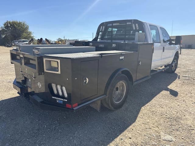 Image of Ford F-350 equipment image 4