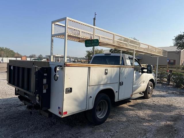 Image of Ford F-350 equipment image 4