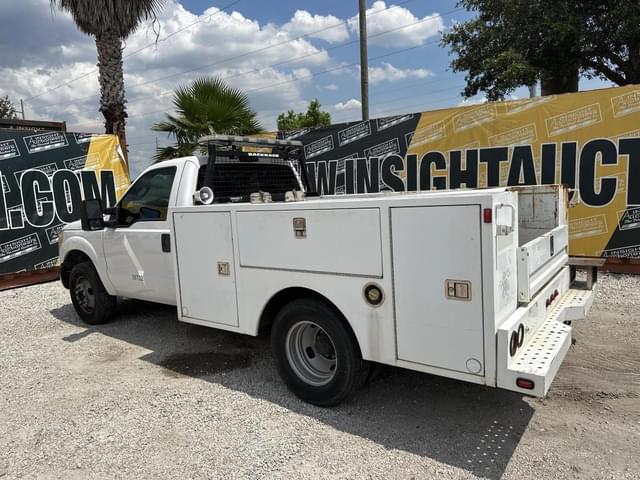 Image of Ford F-350 equipment image 1