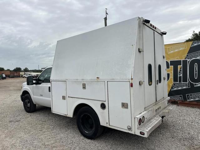 Image of Ford F-350 equipment image 1