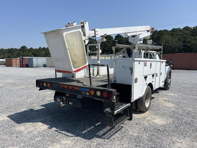 Image of Ford F-450 equipment image 4