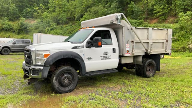 Image of Ford F-450 equipment image 3