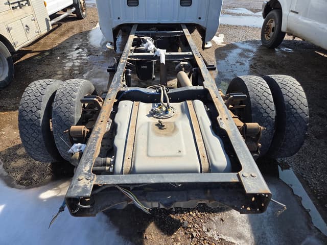 Image of Ford F-450 equipment image 4