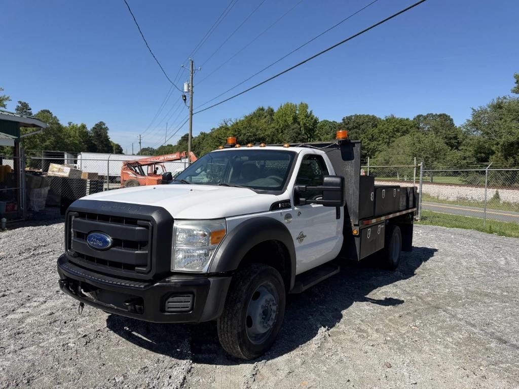 2015 Ford F-450 Equipment Image0
