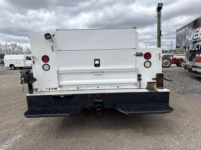 Image of Ford F-450 equipment image 2