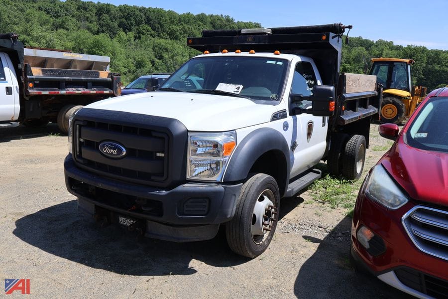 2015 Ford F-450 Equipment Image0