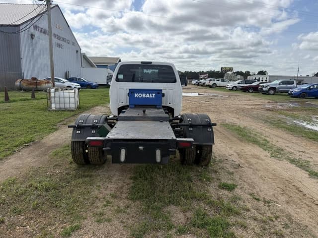 Image of Ford F-450 equipment image 4