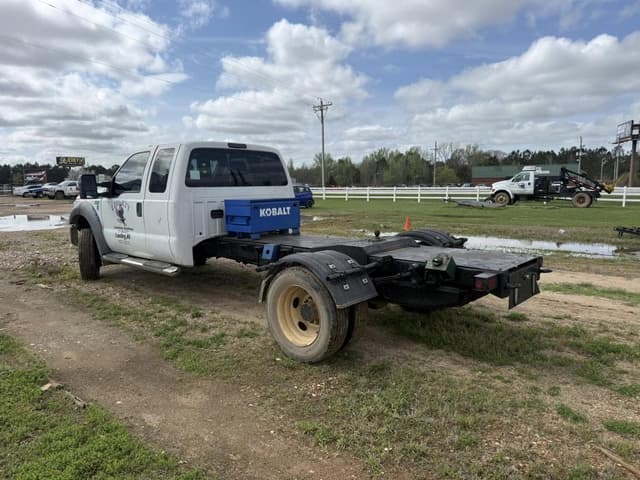 Image of Ford F-450 equipment image 3