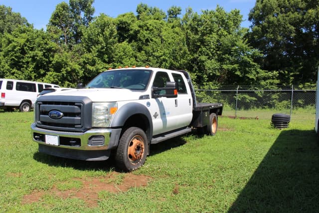 Image of Ford F-450 equipment image 2
