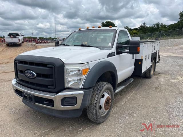 Image of Ford F-450 equipment image 3