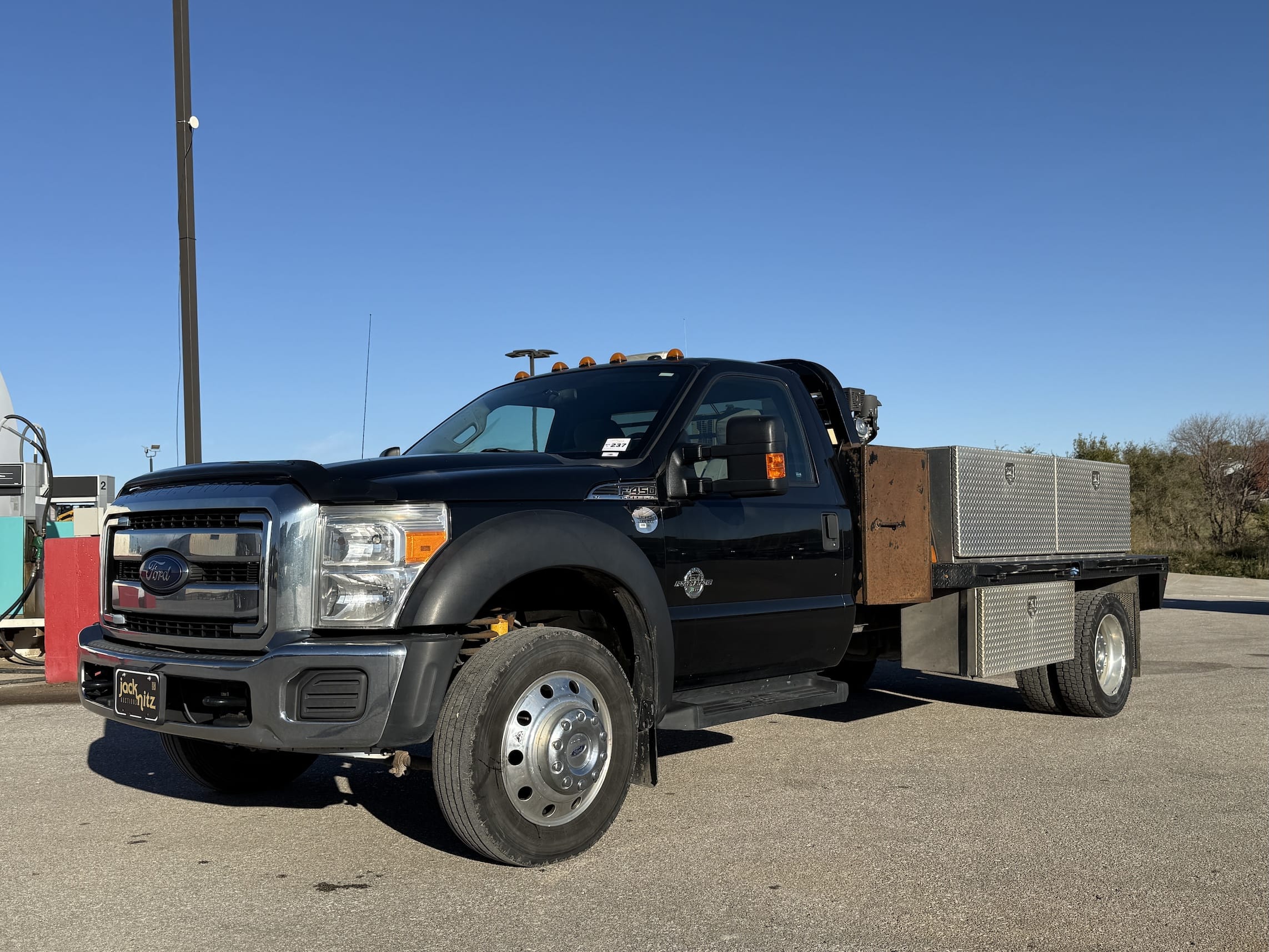2015 Ford F-450 Equipment Image0
