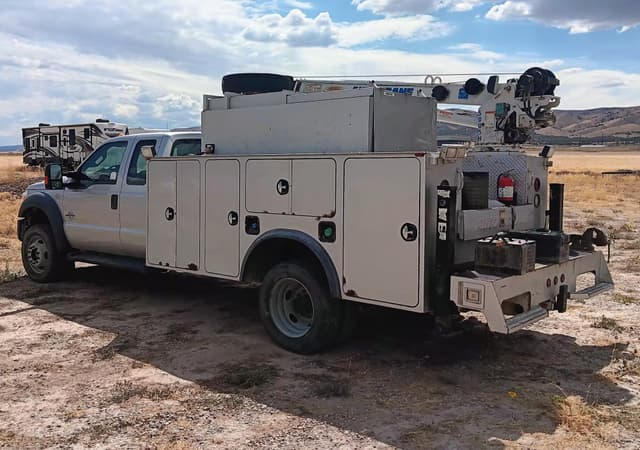 Image of Ford F-550 equipment image 4