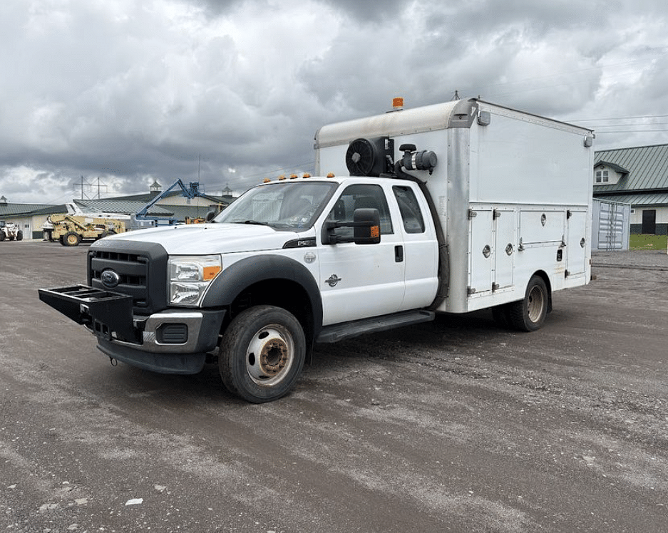 Image of Ford F-550 Primary image