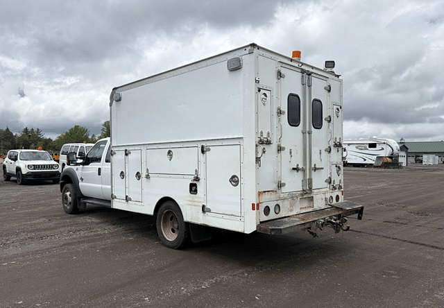 Image of Ford F-550 equipment image 2