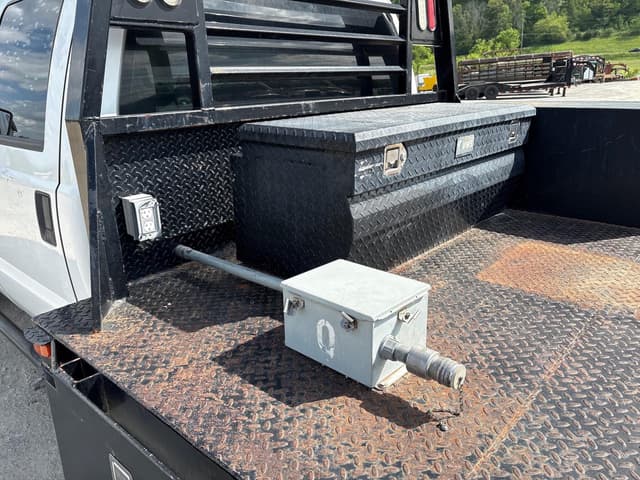 Image of Ford F-550 equipment image 4