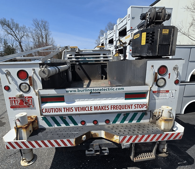 Image of Ford F-550 equipment image 3