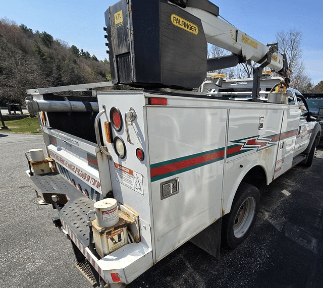 Image of Ford F-550 equipment image 4
