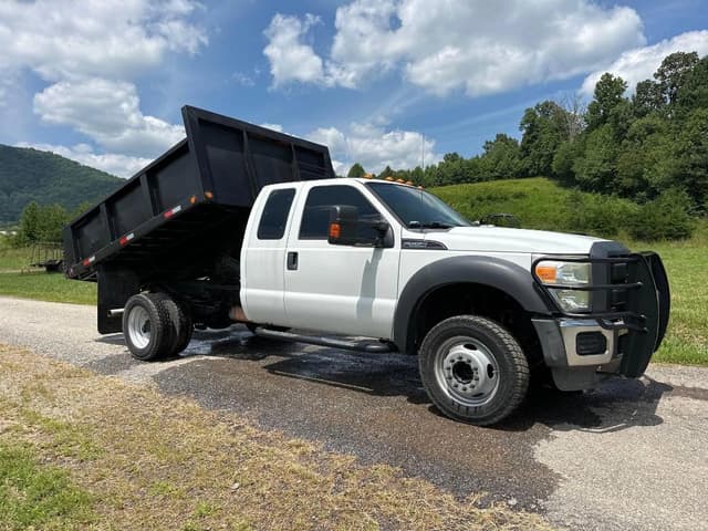 Image of Ford F-550 equipment image 4