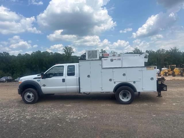 Image of Ford F-550 equipment image 3