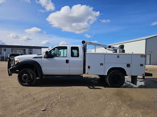 Image of Ford F-550 equipment image 4