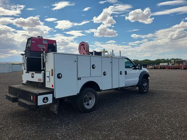 Image of Ford F-550 equipment image 2