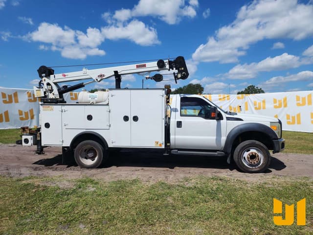 Image of Ford F-550 equipment image 3