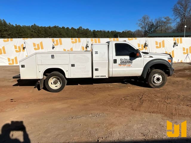 Image of Ford F-550 equipment image 3