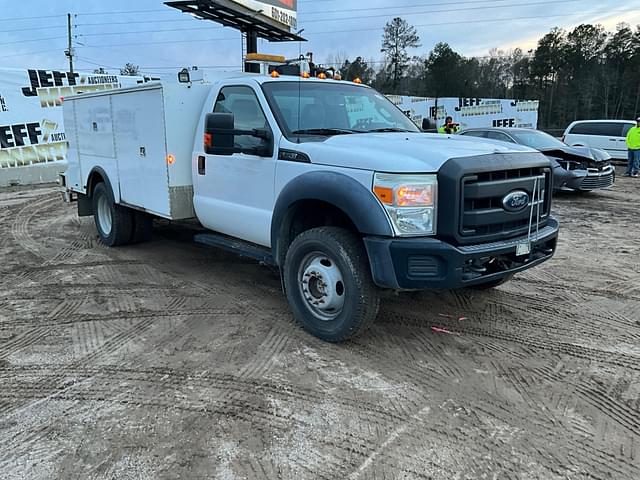 Image of Ford F-550 equipment image 2