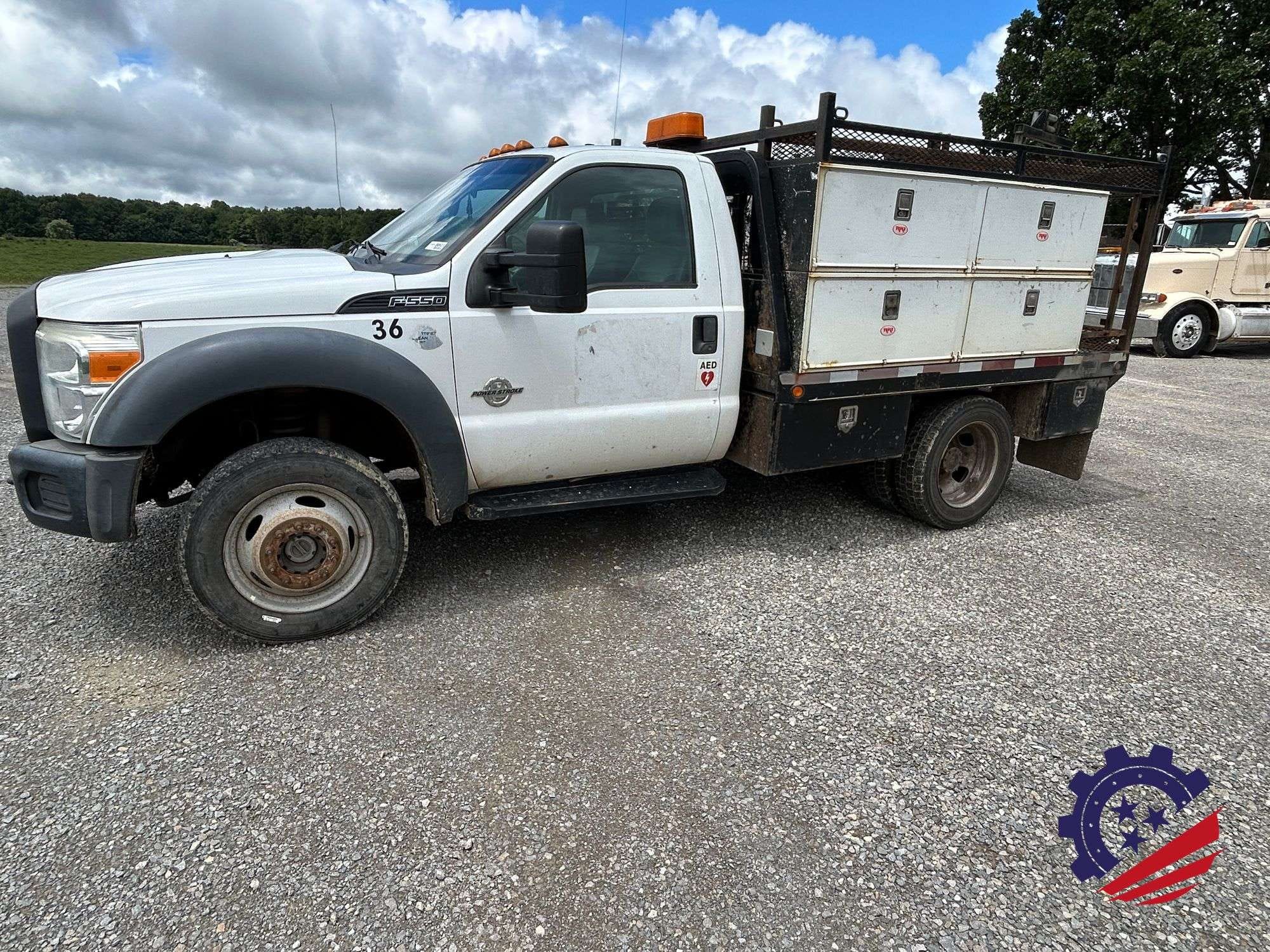 2015 Ford F-550 Equipment Image0
