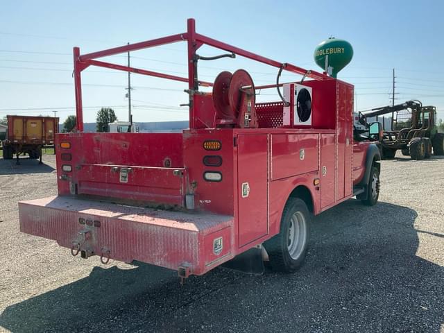 Image of Ford F-550 equipment image 4