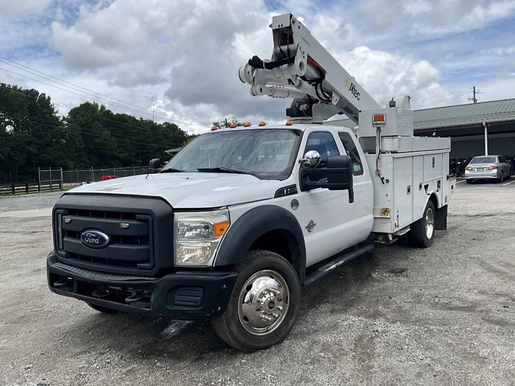2015 Ford F-550 Equipment Image0