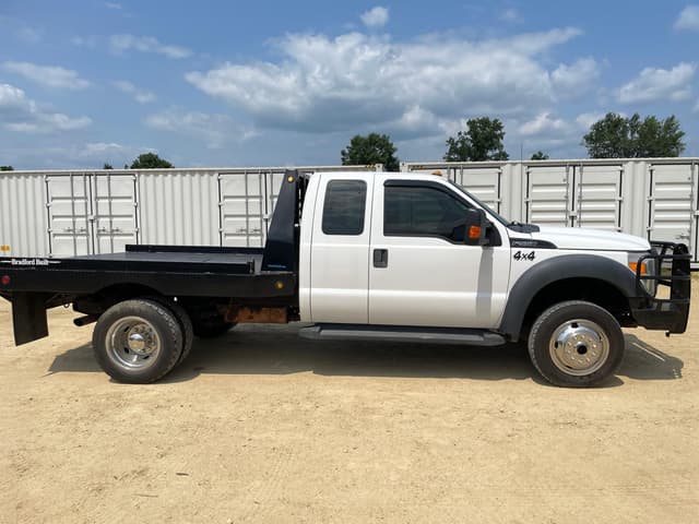 Image of Ford F-550 equipment image 3