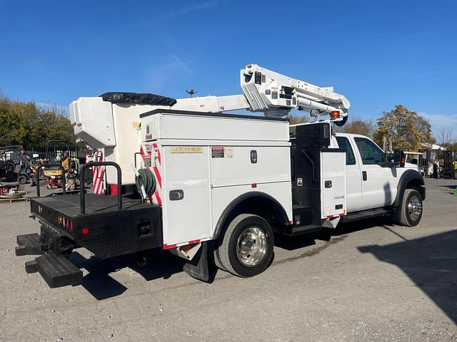 Image of Ford F-550 equipment image 3