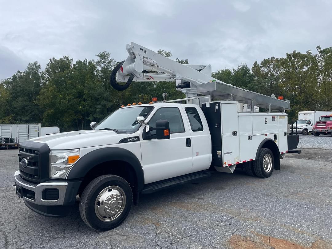 Image of Ford F-550 Primary image