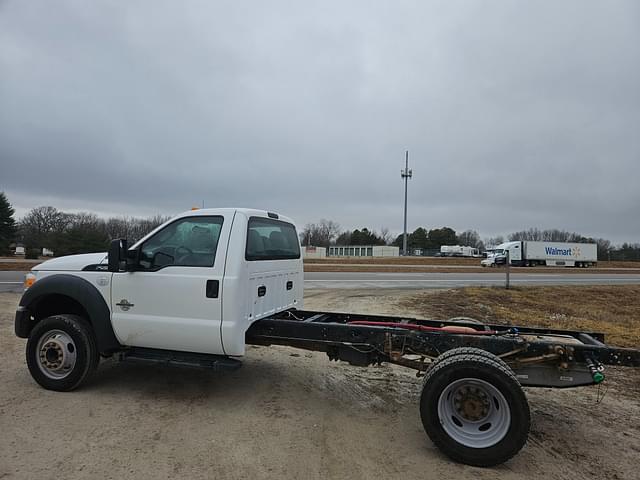 Image of Ford F-550 equipment image 4