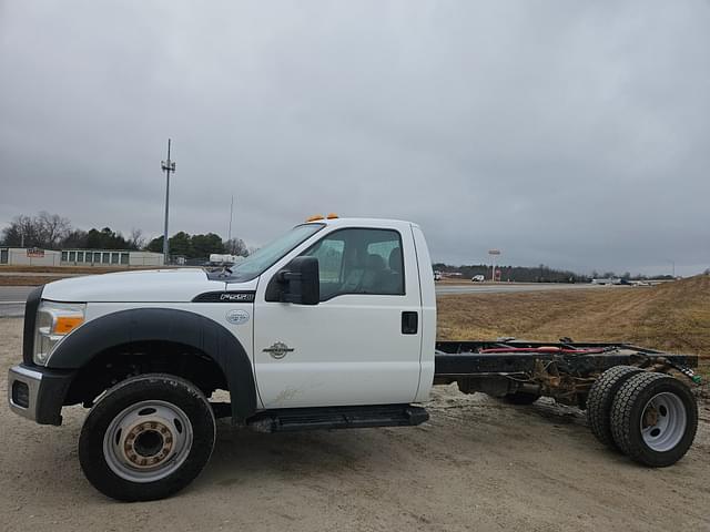 Image of Ford F-550 equipment image 2