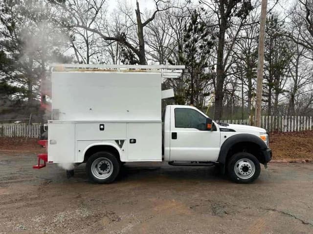 Image of Ford F-550 equipment image 1
