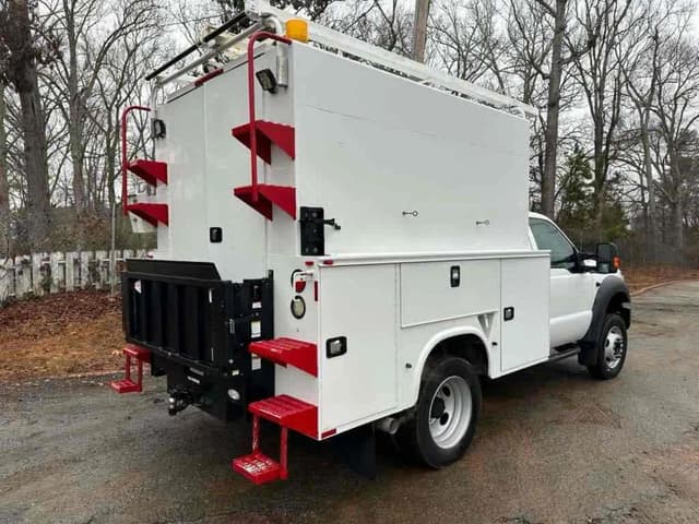 Image of Ford F-550 equipment image 2