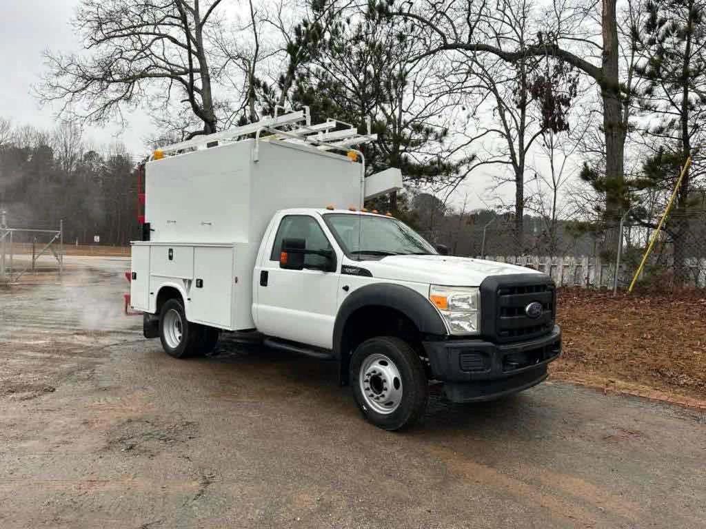 2015 Ford F-550 Equipment Image0