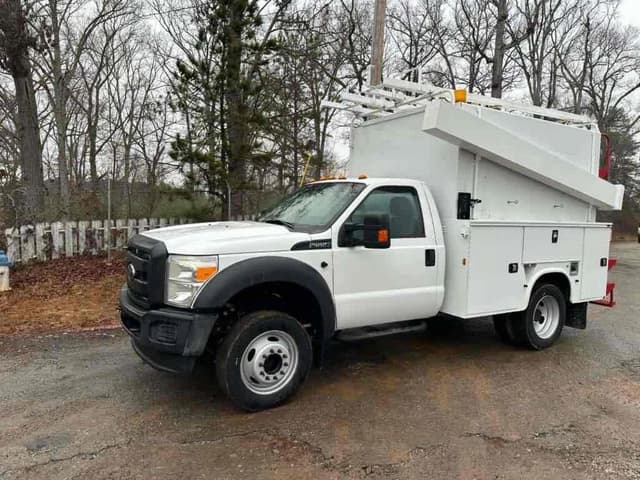 Image of Ford F-550 equipment image 4