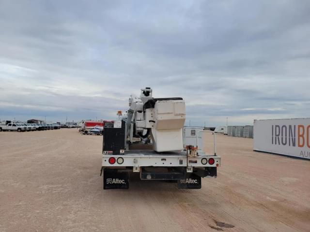 Image of Ford F-550 equipment image 3
