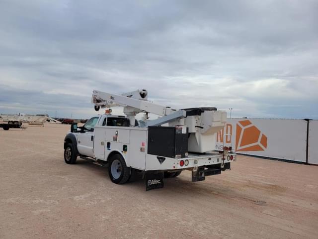 Image of Ford F-550 equipment image 2