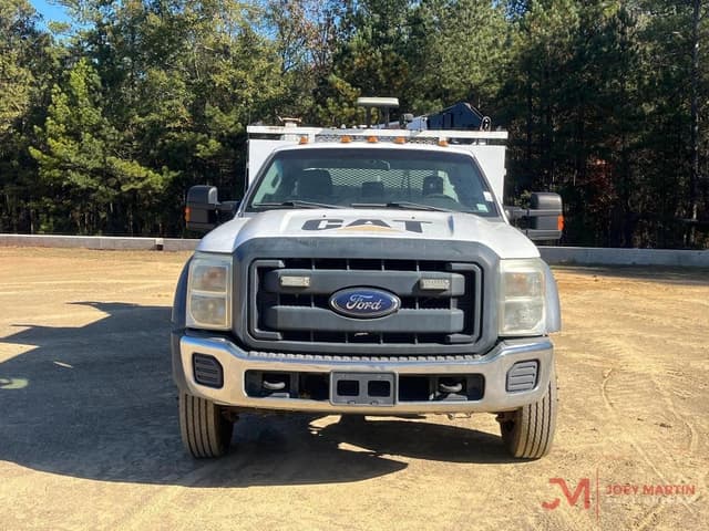Image of Ford F-550 equipment image 4