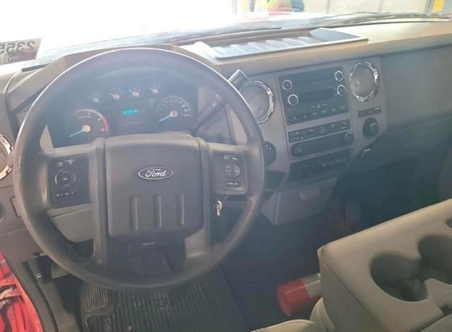 Image of Ford F-550 equipment image 2