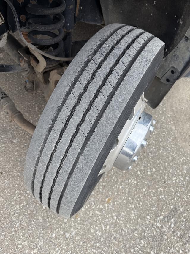 Image of Ford F-550 equipment image 4