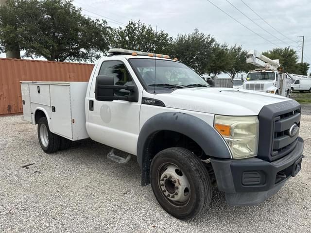 Image of Ford F-550 equipment image 3