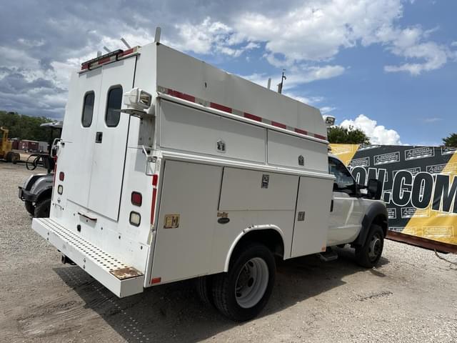 Image of Ford F-550 equipment image 3