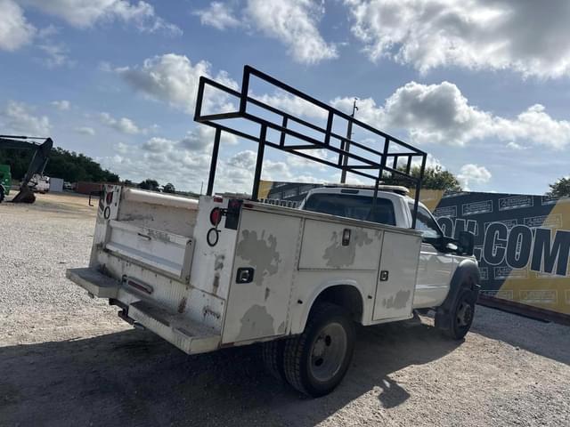 Image of Ford F-550 equipment image 2