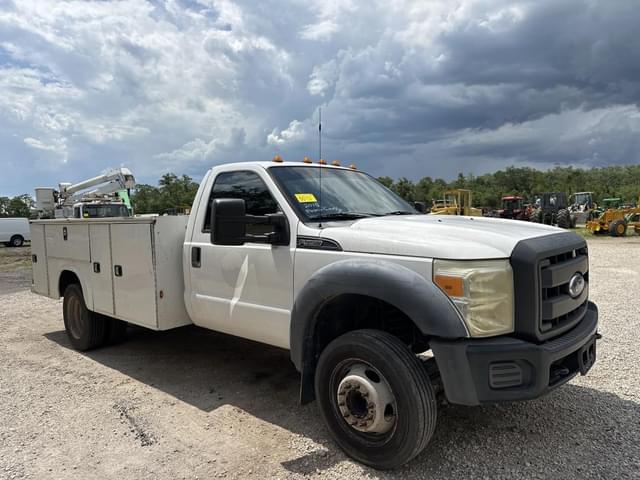 Image of Ford F-550 equipment image 4